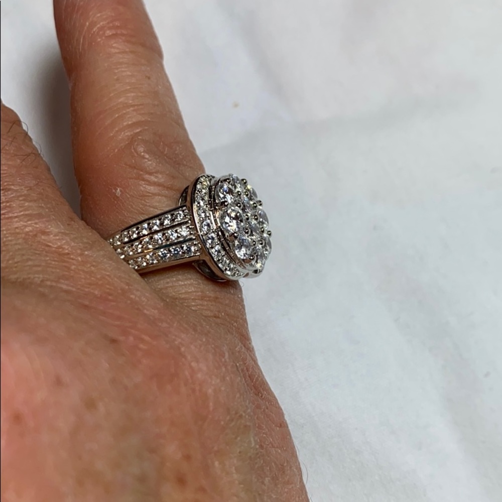Bella Luce White Diamond Simulant Round Stones - Picture 7 of 8